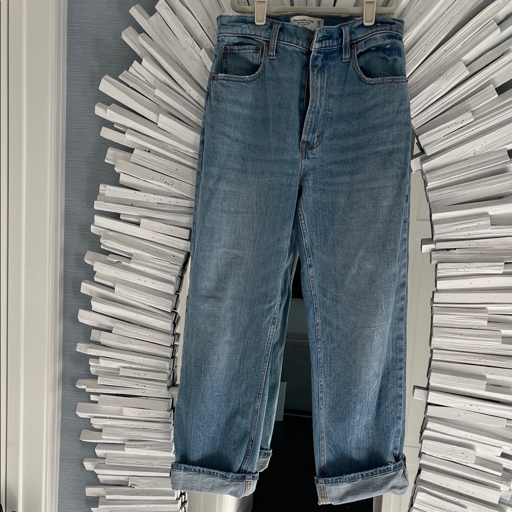 Abercrombie & Fitch Light Blue Denim Jeans - stretchy and distressed